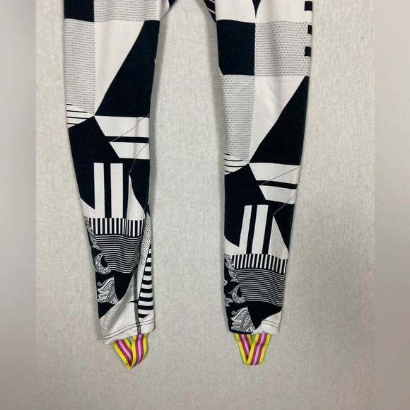 Nike Sportswear Running Leggings Stirrups black white  yellow logo print … - Picture 6 of 10